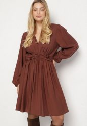 Brązowa Rozkloszowana Sukienka z Marszczeniem w Talii i Dekoltem w Serek Salindea. Brązowe sukienki damskie Born2be, na co dzień, plus size, bez wzorów, eleganckie, bez kołnierzyka, plus size, bez ramiączek, midi, rozkloszowane. Za 139.99 zł.