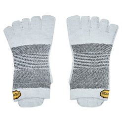 Skarpety krótkie Vibram Fivefingers. Szare skarpetki damskie Vibram Fivefingers, bez wzorów. Za 49.99 zł.