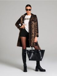 Płaszcz ze zwierzęcym motywem - wielobarwny. Płaszcze damskie Sinsay, l, bez wzorów, bez kołnierzyka, bez kaptura. W wyprzedaży za 79.99 zł.