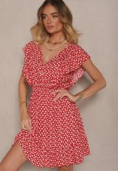 Czerwona Bawełniana Sukienka o Rozkloszowanym Kroju z Guzikami w Kwiatowy Wzór Roniva. Czerwone sukienki damskie Renee, na co dzień, na lato, l, bez wzorów, z bawełny, bez kołnierzyka, bez ramiączek, mini, proste. Za 39.99 zł.