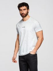 Męska koszulka bawełniana z nadrukiem na całej powierzchni i "ombre" na klatce piersiowej - biała V2 - Rozmiar: XXL. Białe t-shirty męskie Ombre Clothing, m, bez wzorów, z bawełny, bez kołnierzyka, bez ramiączek. Za 149.99 zł.