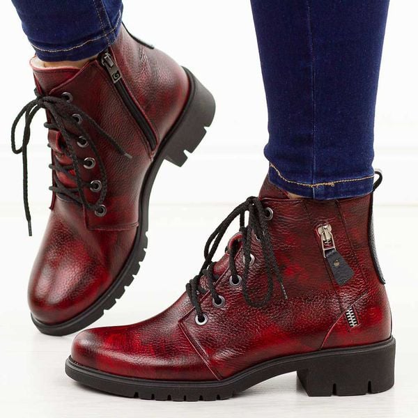 Czerwone zimowe Polskie botki damskie Galant 3343. Czerwone botki damskie Galant, na jesień, bez wzorów, z dzianiny, eleganckie, z okrągłym noskiem, bez obcasa, bez zapięcia. Za 499.00 zł.