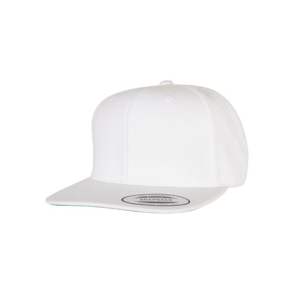 Czapka typu snapback Flexfit Classic. Białe czapki damskie FLEXFIT, bez wzorów, z materiału, casualowe. Za 67.40 zł.