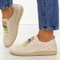 Beżowe ażurowe skórzane półbuty damskie Filippo Dp7693/26. Brązowe półbuty damskie Filippo, na lato, w ażurowe wzory, z jeansu, casualowe, z okrągłym noskiem, bez obcasa, bez zapięcia. Za 219.00 zł.