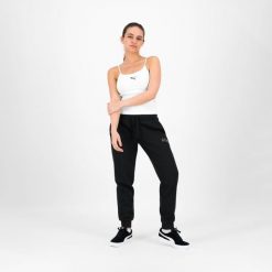 Spodnie dresowe damskie Puma Gym & Pilates. Czarne spodnie dresowe damskie Puma, bez wzorów, z bawełny, sportowe. W wyprzedaży za 79.99 zł.