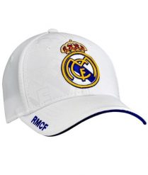 Czapka z daszkiem Real Madryt Junior - oficjalna licencjonowana. Białe czapki damskie REAL MADRID, bez wzorów, z bawełny. Za 99.00 zł.