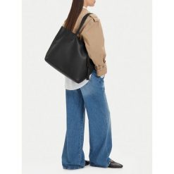 Torebka JENNY. Czarne shopperki damskie Jenny, bez wzorów, bez dodatków. Za 159.99 zł.