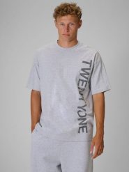 4F Regular Size: T-shirt loose z nadrukiem 4F | Tomasz Fornal - szary M. Szare koszulki sportowe męskie 4F, m, z aplikacjami, z bawełny, bez kołnierzyka, bez ramiączek. Za 99.99 zł.