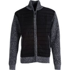 Czarno-Szara Bluza Ankona. Czarne bluzy męskie Born2be, na jesień, l, bez wzorów, z dzianiny, bez ramiączek, bez kaptura. Za 99.99 zł.