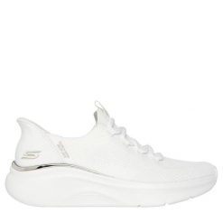 Buty sportowe damskie Skechers Bobs B Love-True Delight SLIP-INS. Białe obuwie sportowe damskie Skechers, bez wzorów, bez zapięcia, trekkingowe. Za 259.99 zł.