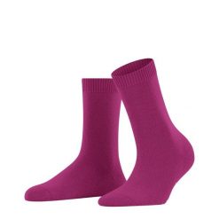 Skarpety wełniane damskie Falke Cosy. Czarne skarpetki damskie Falke, bez wzorów, z kaszmiru. Za 132.50 zł.