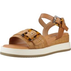 Sandały CARMELA 162227C Brązowy. Brązowe sandały damskie Carmela, bez wzorów, ze skóry, bez obcasa, bez zapięcia. Za 333.99 zł.