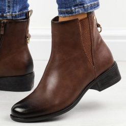 Brązowe płaskie botki damskie M.Daszyński Sa198-30. Brązowe botki damskie M.Daszyński, na jesień, bez wzorów, z materiału, eleganckie, bez obcasa, na obcasie, bez zapięcia. Za 199.00 zł.
