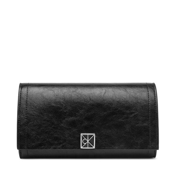 Portfel Calvin Klein. Czarne portfele damskie Calvin Klein. Za 329.99 zł.
