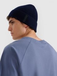 4F Czapka beanie wełniana męska - niebieska L. Niebieskie czapki męskie 4F, na zimę, bez wzorów, z dzianiny. Za 99.99 zł.