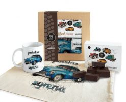 Syrena — paczka (Zawartość paczki: bluza - torba - kubek - słodycze; Rozmiar koszulki / bluzy: S; Kolor koszulki / bluzy: szary; Rodzaj nadruku: Syren. Szare bluzy damskie nikiniki, s, bez wzorów, z bawełny, eleganckie, bez ramiączek, bez kaptura. Za 259.00 zł.