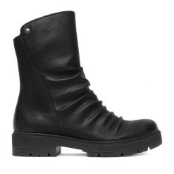 Botki Rieker. Czarne botki damskie Rieker, bez wzorów, bez obcasa, na płaskiej podeszwie, bez zapięcia. Za 389.99 zł.