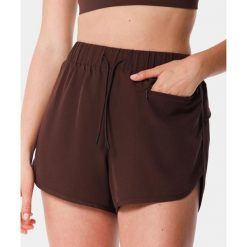 Lekkie szorty dla kobiet sportowe z kieszonką Carpatree Balletcore. Brązowe obuwie sportowe damskie Carpatree, bez wzorów, bez zapięcia, na fitness i siłownię. W wyprzedaży za 152.99 zł.