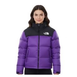 Kurtka turystyczna damska The North Face 1996 Retro Nuptse. Fioletowe kurtki sportowe damskie The North Face, xs, bez wzorów, z nylonu, bez ramiączek, bez kaptura. Za 1,094.24 zł.