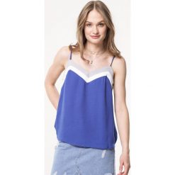 Niebieski Top Come In Handy. Niebieskie topy damskie Born2be, l, bez wzorów, bez kołnierzyka, bez ramiączek. Za 29.99 zł.