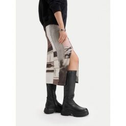 Kozaki G-Star. Czarne kozaki damskie G-Star, bez wzorów, bez obcasa, na płaskiej podeszwie, bez zapięcia. Za 549.99 zł.