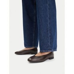 Baleriny Lasocki. Brązowe balerinki damskie Lasocki, bez wzorów, bez obcasa, bez zapięcia. Za 159.99 zł.