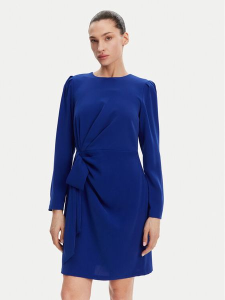 DKNY Sukienka koktajlowa DD4JGD35 Niebieski Regular Fit. Niebieskie sukienki damskie DKNY, bez wzorów, z syntetyku, wizytowe, bez kołnierzyka, bez ramiączek. Za 339.99 zł.