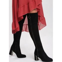 Czarne Kozaki Beautiful Chances. Czarne kozaki damskie Renee, bez wzorów, z okrągłym noskiem, przed kolano, bez obcasa, na obcasie, bez zapięcia. Za 179.99 zł.