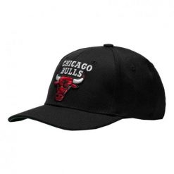 Czapka snapback klasyczna Chicago Bulls. Czarne czapki damskie Mitchell & Ness, bez wzorów, eleganckie. Za 198.50 zł.