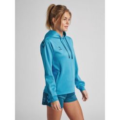 Bluza do piłki ręcznej damska Hummel Core XK z kapturem. Niebieskie bluzy damskie Hummel, s, bez wzorów, sportowe, bez ramiączek, z kapturem. Za 191.00 zł.
