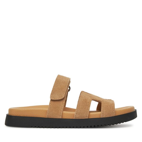 Klapki DeeZee. Brązowe klapki damskie DeeZee, bez wzorów, bez obcasa, bez zapięcia. Za 159.99 zł.