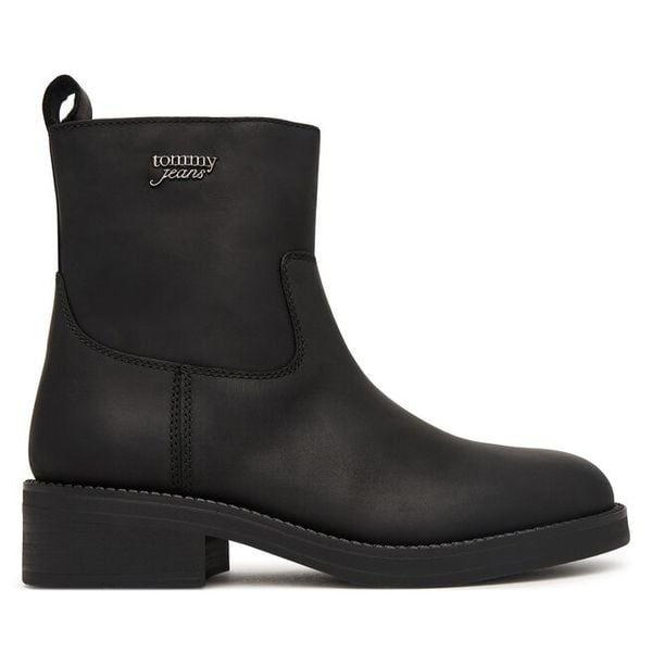 Botki Tommy Jeans. Czarne botki damskie Tommy Jeans, bez wzorów, z jeansu, bez obcasa, na płaskiej podeszwie, bez zapięcia. Za 649.99 zł.