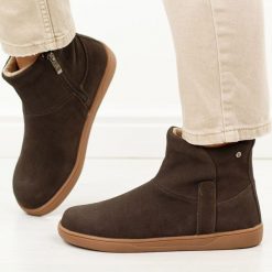 Barefoot czekoladowe skórzane botki damskie Vinceza 79666. Brązowe botki damskie VINCEZA, na jesień, bez wzorów, z dzianiny, eleganckie, bez obcasa, na płaskiej podeszwie, bez zapięcia. Za 299.00 zł.