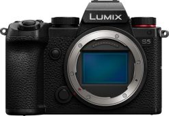 Aparat Panasonic Lumix S5 (DC-S5E-K). Aparaty bezlusterkowce PANASONIC. Za 8,043.12 zł.