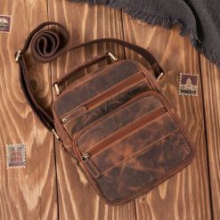 Saszetka męska na ramię skórzana vintage do pracy praktyczna brązowa Paolo Peruzzi T-128-HBR. Brązowe saszetki i nerki męskie bez wzorów, z materiału. Za 229.99 zł.