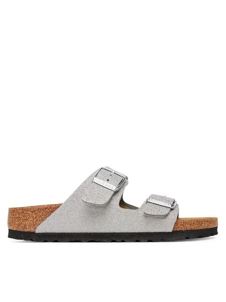 Birkenstock Klapki Arizona 1030127 Srebrny. Szare klapki damskie Birkenstock, bez wzorów, ze skóry, bez obcasa, bez zapięcia. Za 449.99 zł.