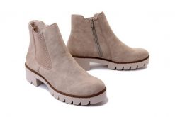 RIEKER X5772-60 beige, botki damskie. Brązowe botki damskie Rieker, na zimę, bez wzorów, bez obcasa, na obcasie, bez zapięcia. Za 339.90 zł.