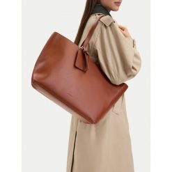 Torebka JENNY. Brązowe shopperki damskie Jenny, bez wzorów, bez dodatków. Za 159.99 zł.