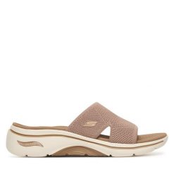 Klapki Skechers. Brązowe klapki damskie Skechers, bez wzorów, bez obcasa, bez zapięcia. Za 289.99 zł.