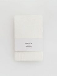 Koronkowe rajstopy - biały. Białe rajstopy i pończochy Reserved, bez wzorów, z koronki. Za 39.99 zł.