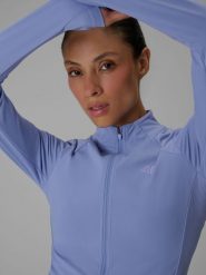 4F Bluza do jogi slim szybkoschnąca damska - niebieska S. Niebieskie bluzy damskie 4F, l, bez wzorów, z włókna, sportowe, bez ramiączek, bez kaptura. Za 199.99 zł.