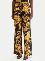 Versace Jeans Couture Spodnie dresowe 80HAA320 FS196 Czarny Regular Fit. Czarne spodnie materiałowe damskie Versace Jeans Couture, bez wzorów, z bawełny. Za 1,179.00 zł.