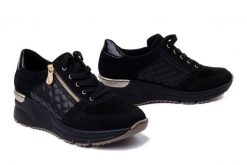 RIEKER N6314-00 black, półbuty damskie. Czarne półbuty damskie Rieker, bez wzorów, bez obcasa, na koturnie, bez zapięcia. Za 389.90 zł.