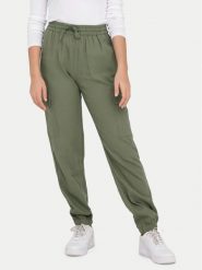 ONLY Spodnie dresowe Caro 15310987 Zielony Cargo Fit. Zielone spodnie dresowe damskie ONLY, bez wzorów, z dresówki. Za 109.99 zł.