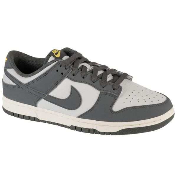 Buty sportowe Sneakersy męskie, Dunk Low NN. Szare buty sportowe męskie Nike, bez wzorów, bez zapięcia, trekkingowe. Za 499.99 zł.