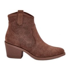 Botki Kowbojki Na Zamek Eko Zamszowe Ażurowe S.Barski HY51-061 Ciemnobeżowe beżowy. Brązowe botki damskie w ażurowe wzory, z zamszu, eleganckie, bez obcasa, bez zapięcia. Za 244.09 zł.