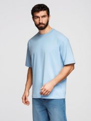 T-shirt bawełniany męski LOOSE FIT z okrągłym dekoltem – błękitny V7 - Rozmiar: L. Niebieskie t-shirty męskie Ombre Clothing, l, bez wzorów, z bawełny, bez kołnierzyka, bez ramiączek. W wyprzedaży za 59.50 zł.