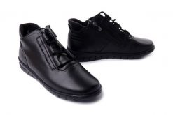 SOLO 026T czarny, półbuty damskie. Czarne botki damskie Solo, na zimę, bez wzorów, bez obcasa, bez zapięcia. Za 309.90 zł.