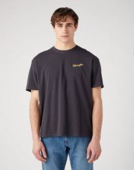 MESKA KOSZULKA WRANGLER SLOGAN TEE FADED BLACK 112341193. Czarne t-shirty męskie Wrangler, m, bez wzorów, bez kołnierzyka, bez ramiączek. Za 79.99 zł.