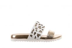 Klapki Bayla-161 006-5177-8502 Gold White Shiny, Złoty/Biały, Skóra naturalna lakierowana - 39. Żółte klapki damskie Bayla, na lato, bez wzorów, z lakierowanej skóry, klasyczne, bez obcasa, bez zapięcia. W wyprzedaży za 89.10 zł.